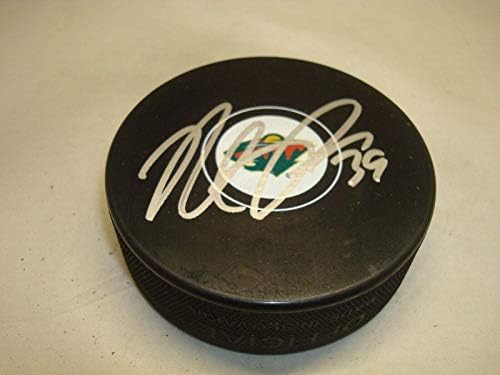 Нейт Проссер подписа хокей шайба Минесота Уайлд с автограф 1А - за Миене на НХЛ с автограф