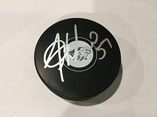 Данте Фаббро подписа хокей шайба Нешвил Предаторз с автограф a - Autograph NHL Pucks